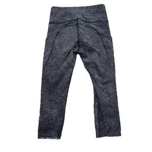 Lululemon Fast Free Crop II Size 6 Women Activewear 18" Inseam 42-14